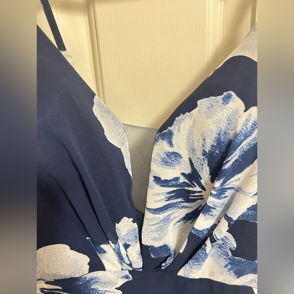 Windsor Bea Formal Floral Wrap Dress Size Medium NWT - Picture 9 of 15